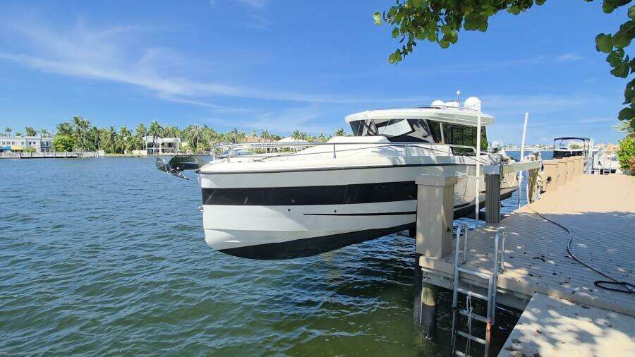 35ft Wellcraft Yacht For Sale