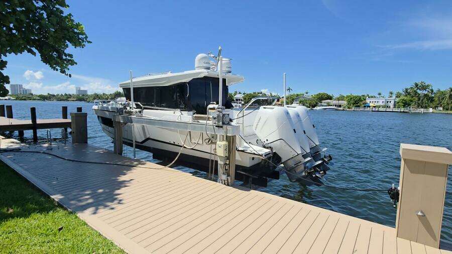 35ft Wellcraft Yacht For Sale