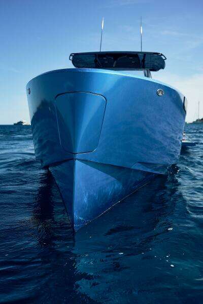 YACHTS V10 T-Top