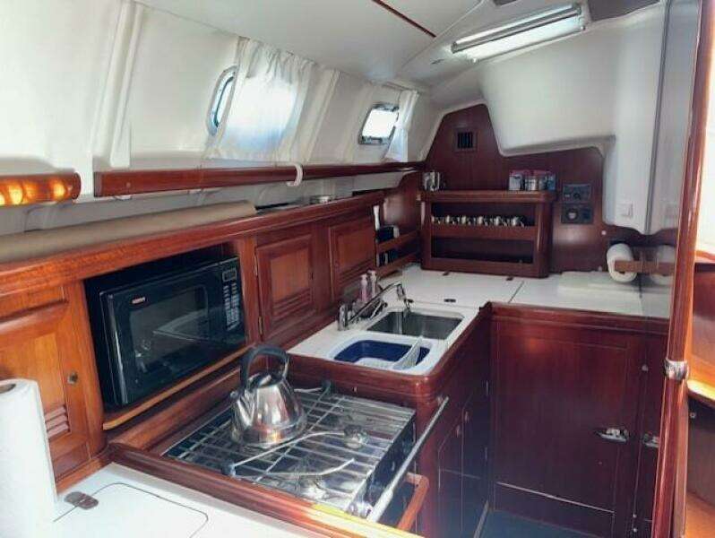 Hunters Chase 42ft Beneteau Yacht For Sale
