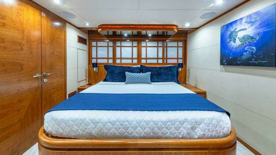 VIP Looking Outboard