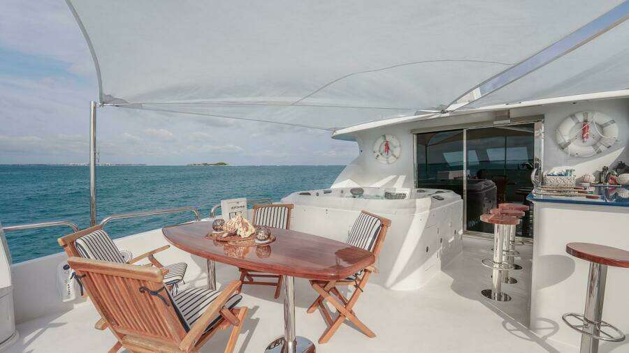 Bar Jacuzzi And Dining