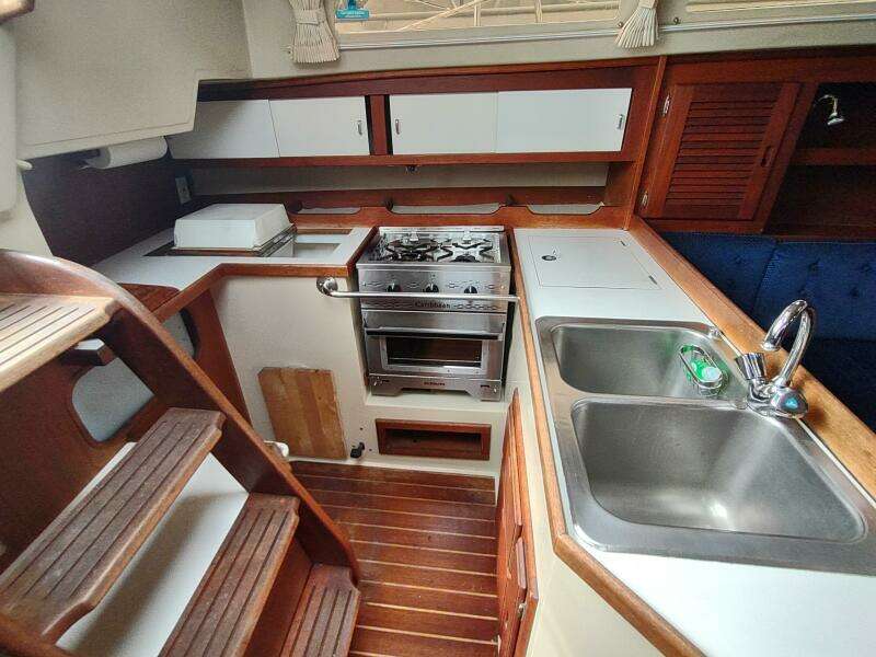 SHADOWFAX 36ft Catalina Yacht For Sale