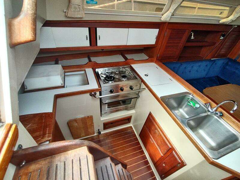SHADOWFAX 36ft Catalina Yacht For Sale