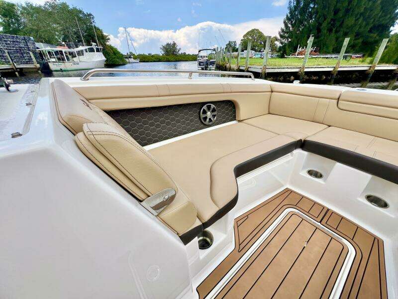 29ft Sea Ray Yacht For Sale