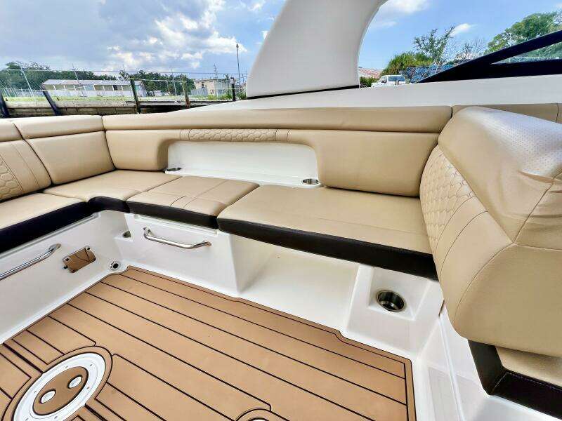 29ft Sea Ray Yacht For Sale