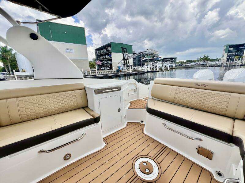 29ft Sea Ray Yacht For Sale