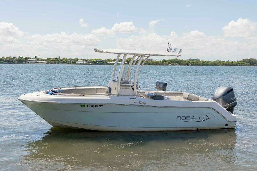 21ft Robalo Yacht For Sale