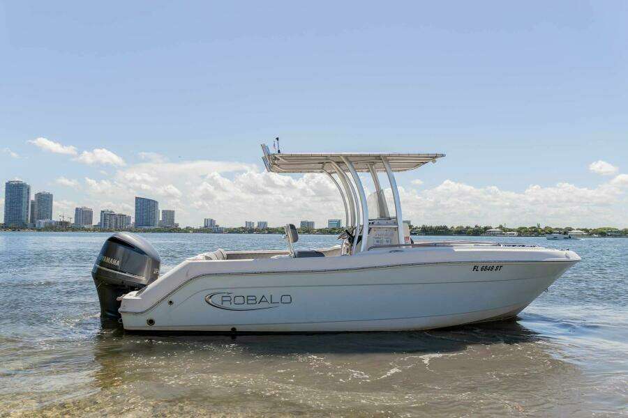 21ft Robalo Yacht For Sale