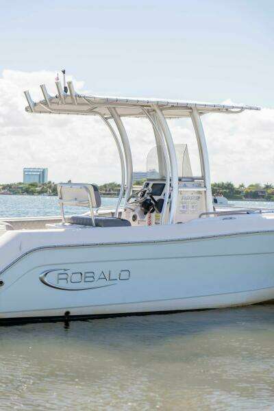21ft Robalo Yacht For Sale