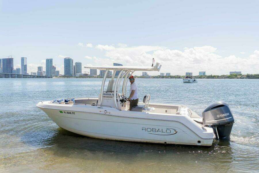 21ft Robalo Yacht For Sale