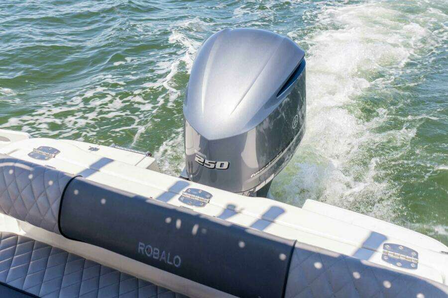 21ft Robalo Yacht For Sale