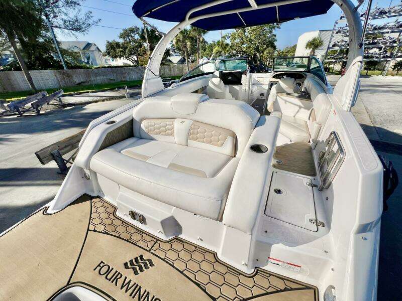 27ft Four Winns Yacht For Sale