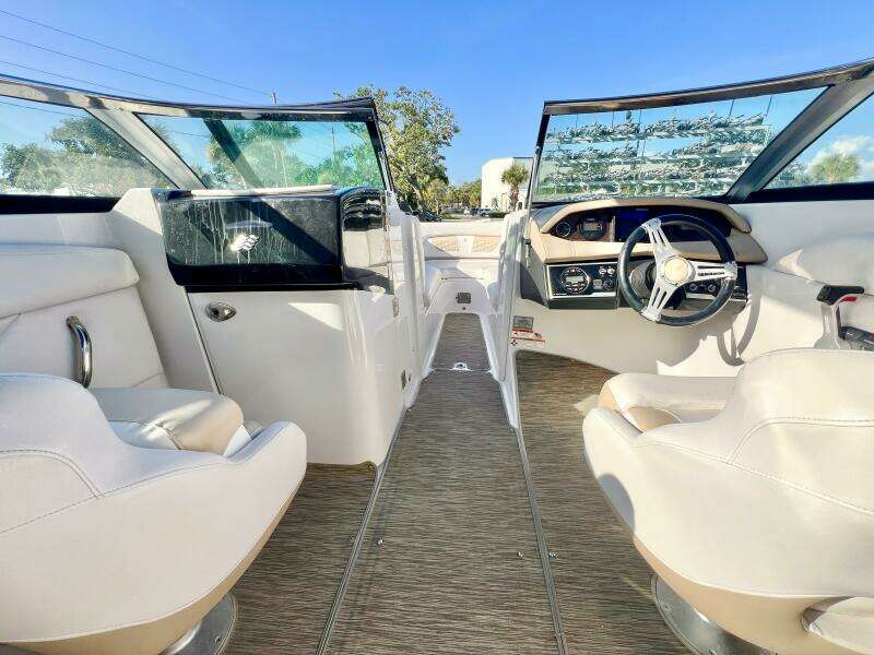 27ft Four Winns Yacht For Sale