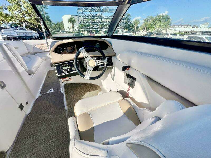 27ft Four Winns Yacht For Sale