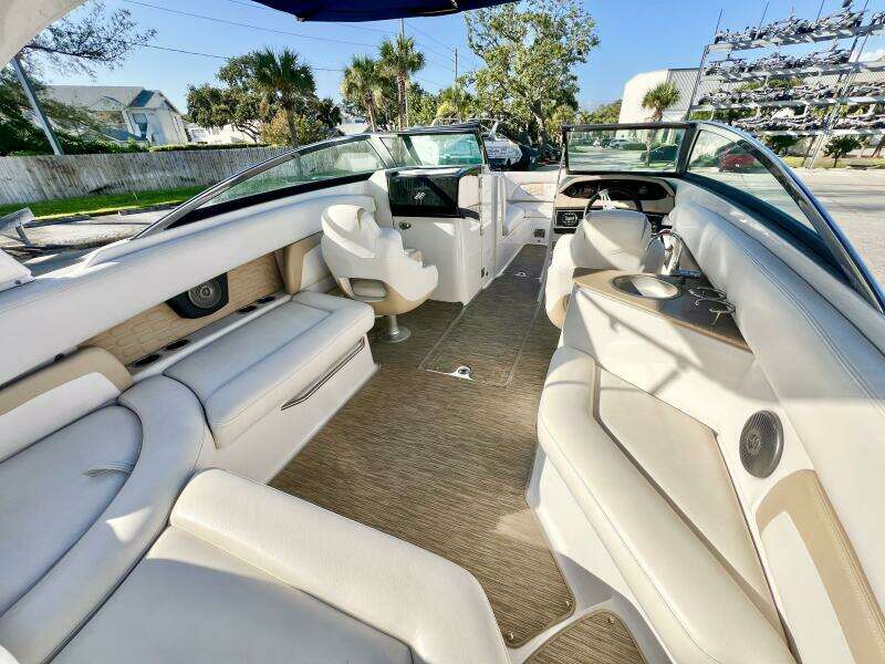 27ft Four Winns Yacht For Sale