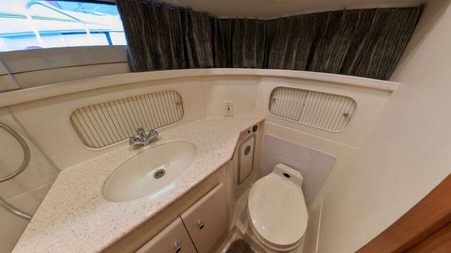 Master Ensuite Head