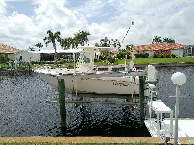 21ft Everglades Yacht For Sale