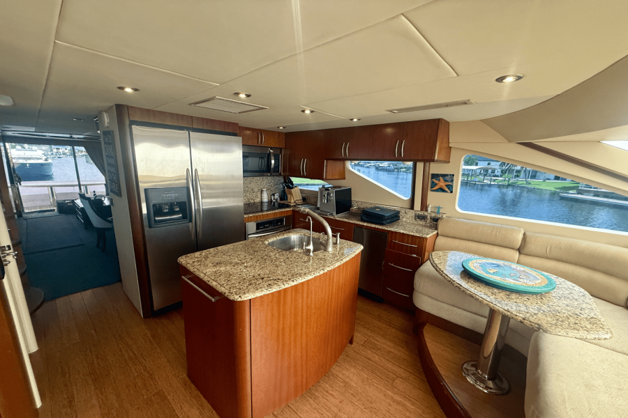 2005  68 FLYBRIDGE