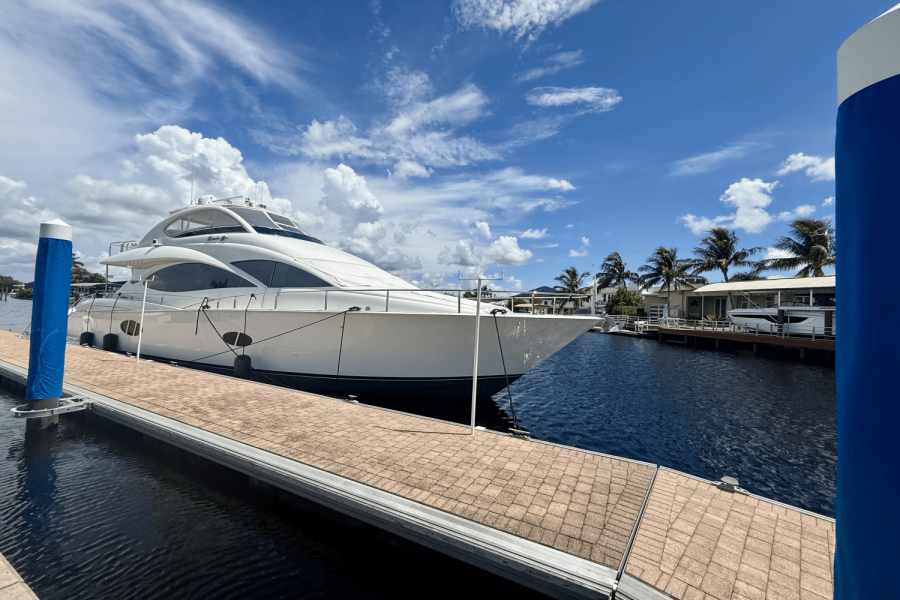 2005  68 FLYBRIDGE