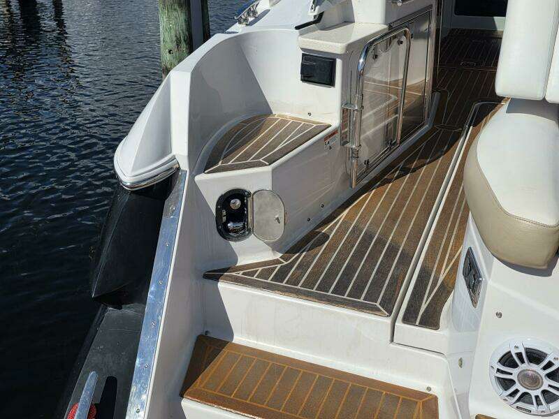 Boaty McBoatface 43ft Four Winns Yacht For Sale