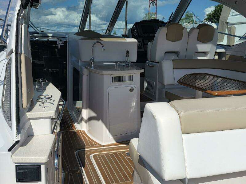 Boaty McBoatface 43ft Four Winns Yacht For Sale