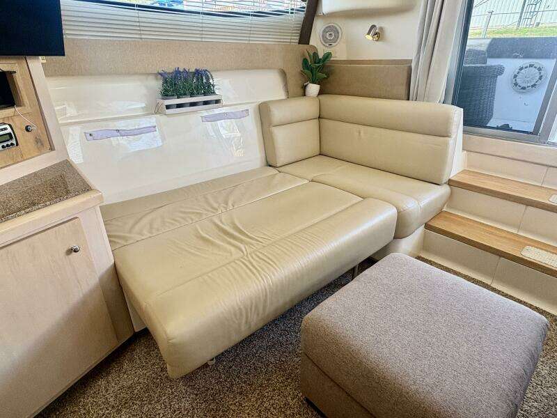 TenSeven 35ft Carver Yacht For Sale