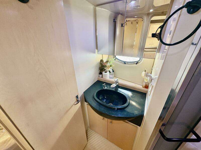 TenSeven 35ft Carver Yacht For Sale