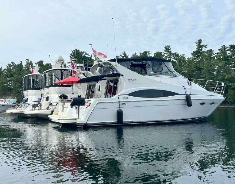 TenSeven 35ft Carver Yacht For Sale