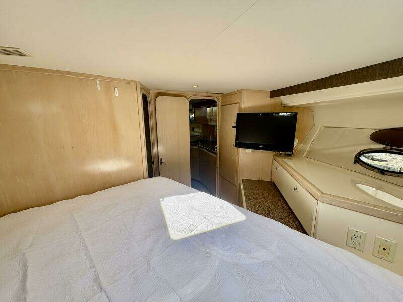TenSeven 35ft Carver Yacht For Sale