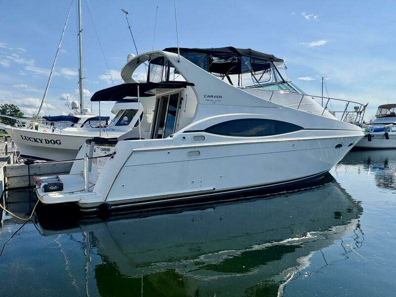 TenSeven 35ft Carver Yacht For Sale
