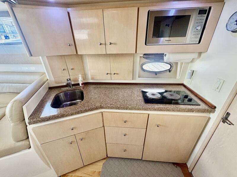 TenSeven 35ft Carver Yacht For Sale