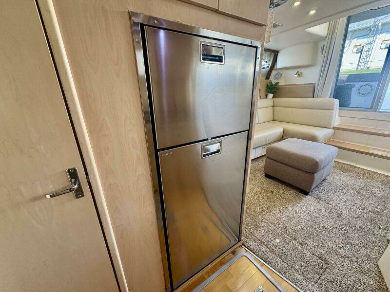 TenSeven 35ft Carver Yacht For Sale