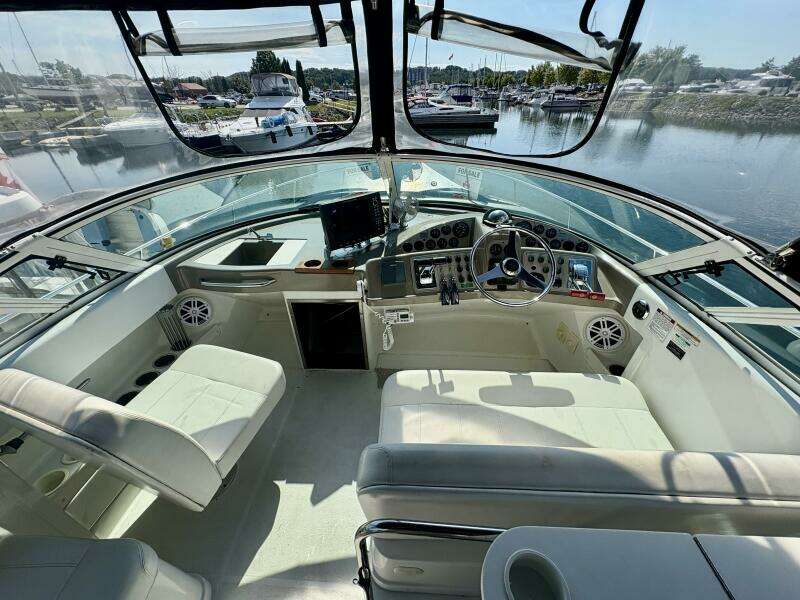TenSeven 35ft Carver Yacht For Sale