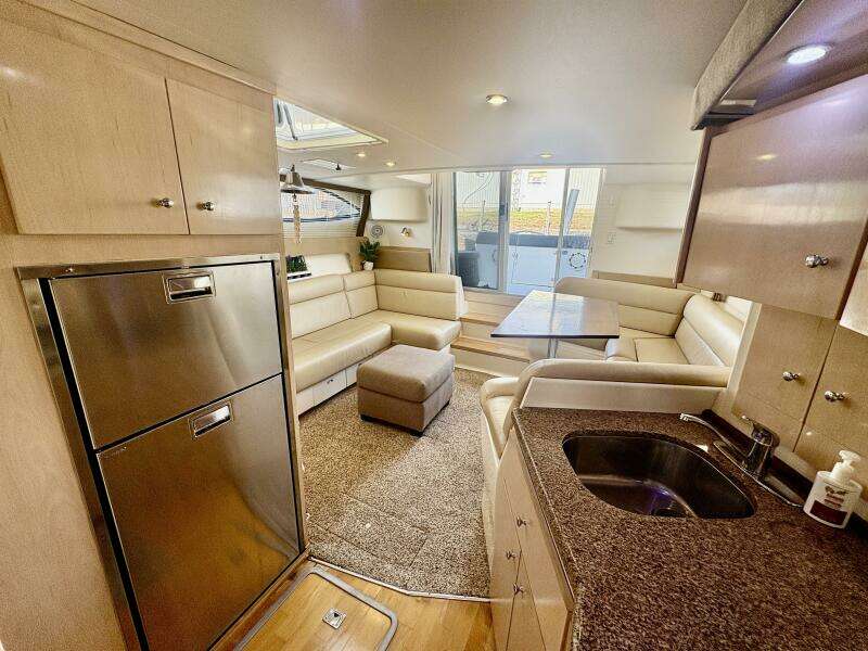 TenSeven 35ft Carver Yacht For Sale