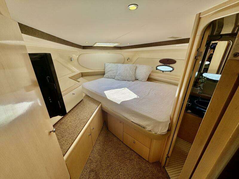 TenSeven 35ft Carver Yacht For Sale