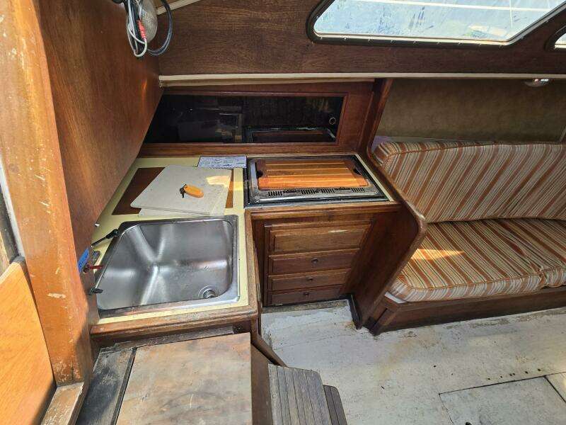Oma Lisa 28ft Islander Yacht For Sale