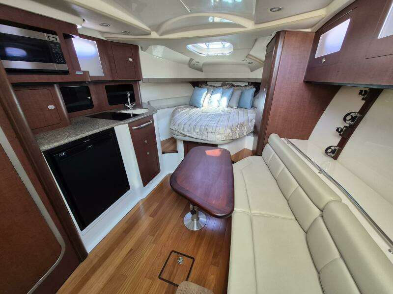 34ft Boston Whaler Yacht For Sale