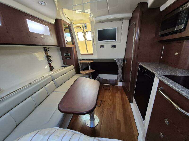 34ft Boston Whaler Yacht For Sale
