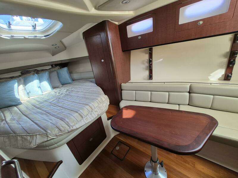 34ft Boston Whaler Yacht For Sale