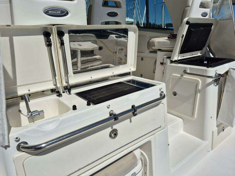 34ft Boston Whaler Yacht For Sale