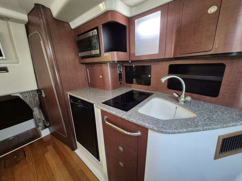 34ft Boston Whaler Yacht For Sale