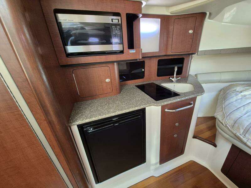 34ft Boston Whaler Yacht For Sale