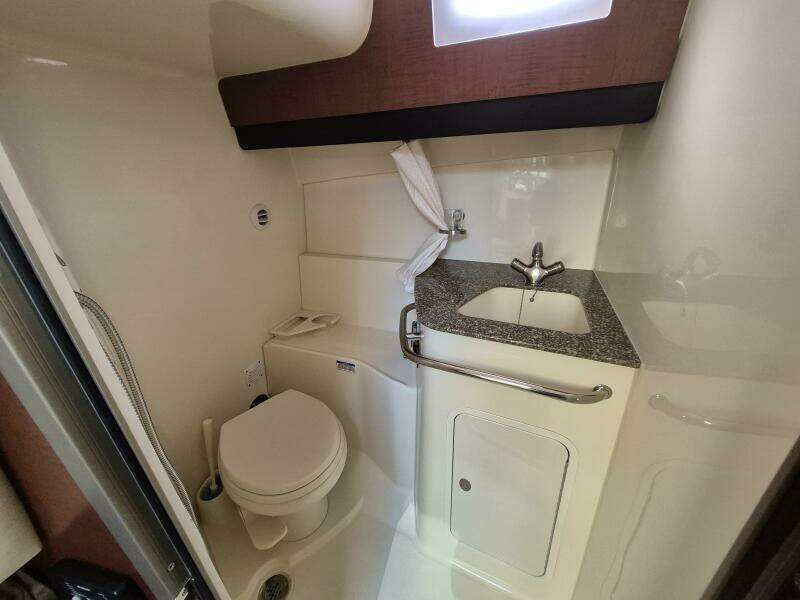 34ft Boston Whaler Yacht For Sale