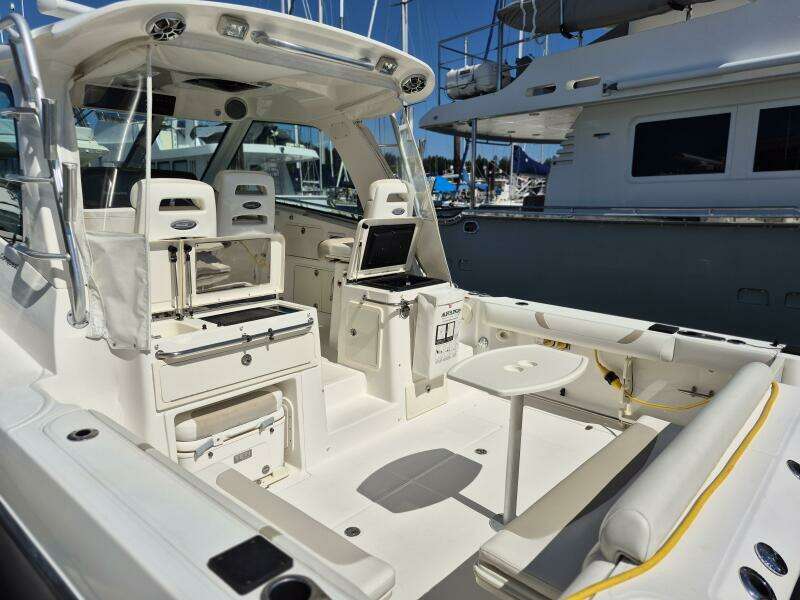34ft Boston Whaler Yacht For Sale