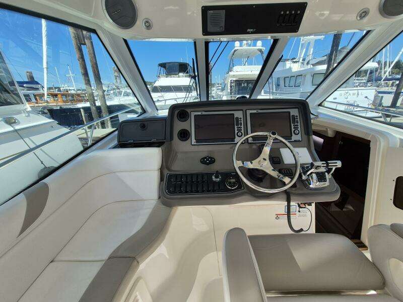 34ft Boston Whaler Yacht For Sale