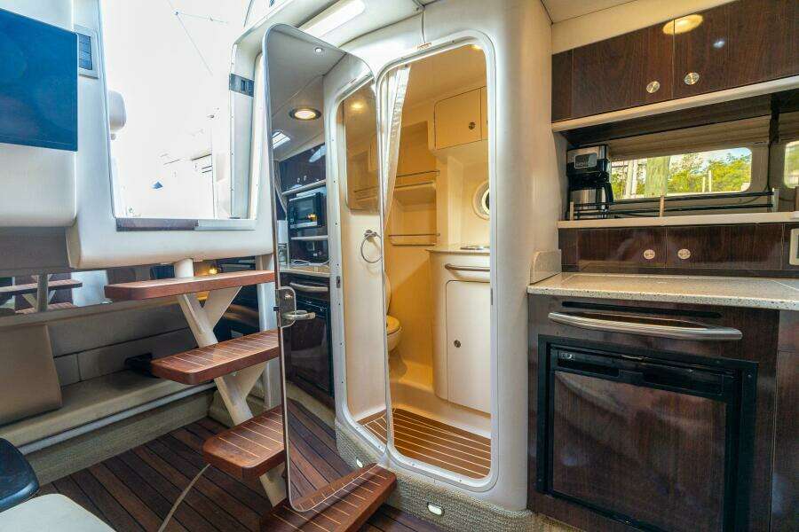 DIGGERS 33ft Sea Ray Yacht For Sale