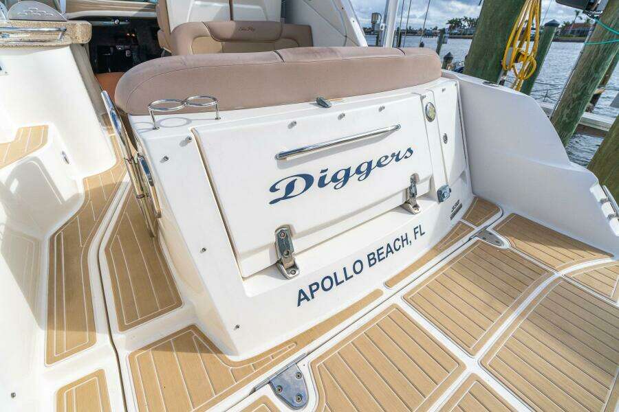 DIGGERS 33ft Sea Ray Yacht For Sale