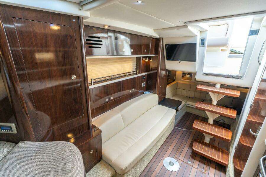 DIGGERS 33ft Sea Ray Yacht For Sale