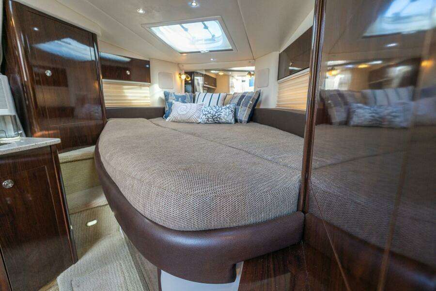 DIGGERS 33ft Sea Ray Yacht For Sale